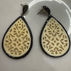 White and rhodium diamond earrings